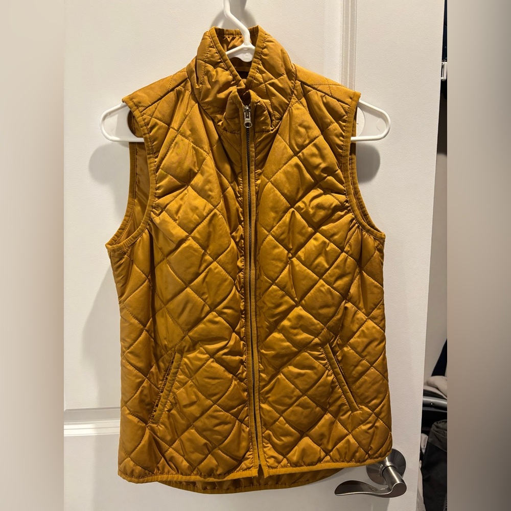 Old navy mustard vest. Size xsmall.